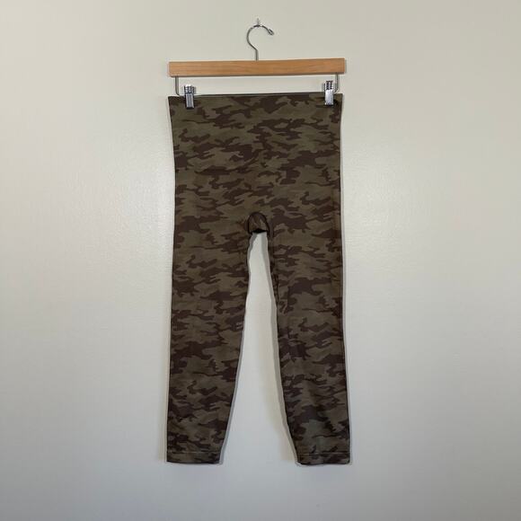 Spanx • Look At Me Now Seamless Cropped Camo Leggings - Picture 1 of 5